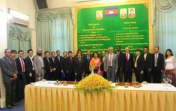 ពិធី​ចុះ​ហត្ថ​លេខា​លើ​កិច្ច​ព្រម​ព្រៀង​ហិរញ្ញប្បទាន​សហ​ប្រតិបត្តិការ សម្រាប់​គម្រោង​ដែល​ហិរញ្ញប្បទាន​ដោយ​ធនាគារ​ពិភពលោក (Word Bank-WB)  (ថ្ងៃទី០៩ ខែមិថុនា ឆ្នាំ២០១៦)