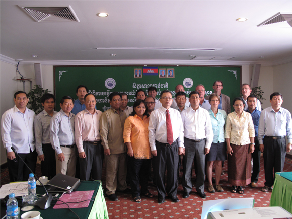 សិក្ខា​សា​លា​ថ្នាក់​ជាតិ​ស្តី​ពី ការ​បង្កើត​គោល​ការណ៍​ណែ​នាំ​សម្រាប់​កាត់​បន្ថយ​ផល​ប៉ះ​ពាល់ និង​ការ​គ្រប់​គ្រង​ហានិភ័យ​នៃ​ទំ​នប់​វារី​អគ្គិ​សនី នៅ​លើ​ទន្លេ​មេ និង​ដៃ​ទន្លេ​មេគង្គ​ក្រោម (ថ្ងៃទី១០-១១ ខែ​សីហា ឆ្នាំ២០១៥)